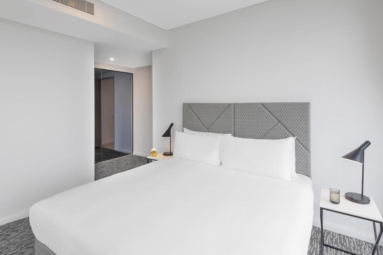 Meriton Suites George Street, Parramatta Сидни Екстериор снимка
